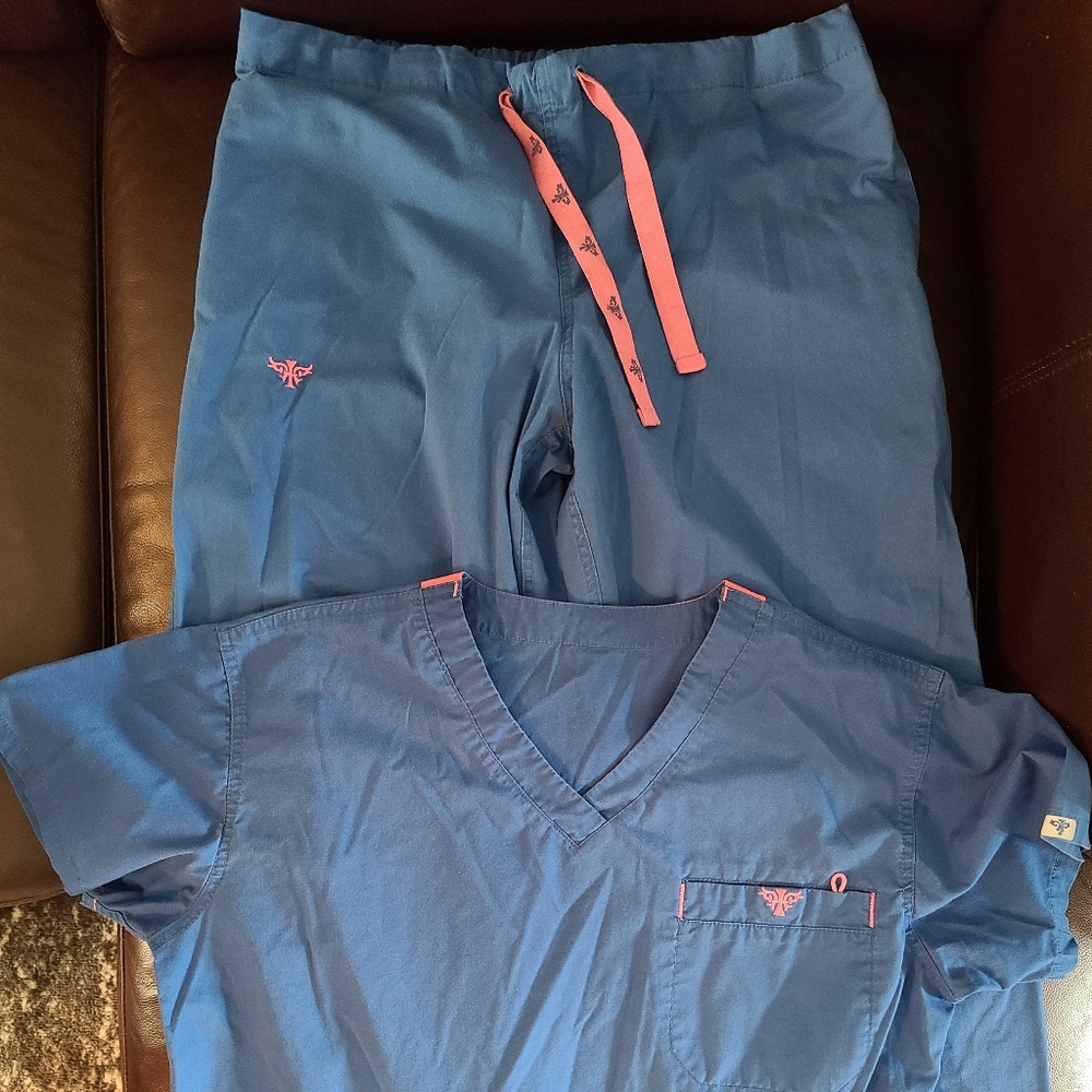 Women's medium scrubs 4 pair